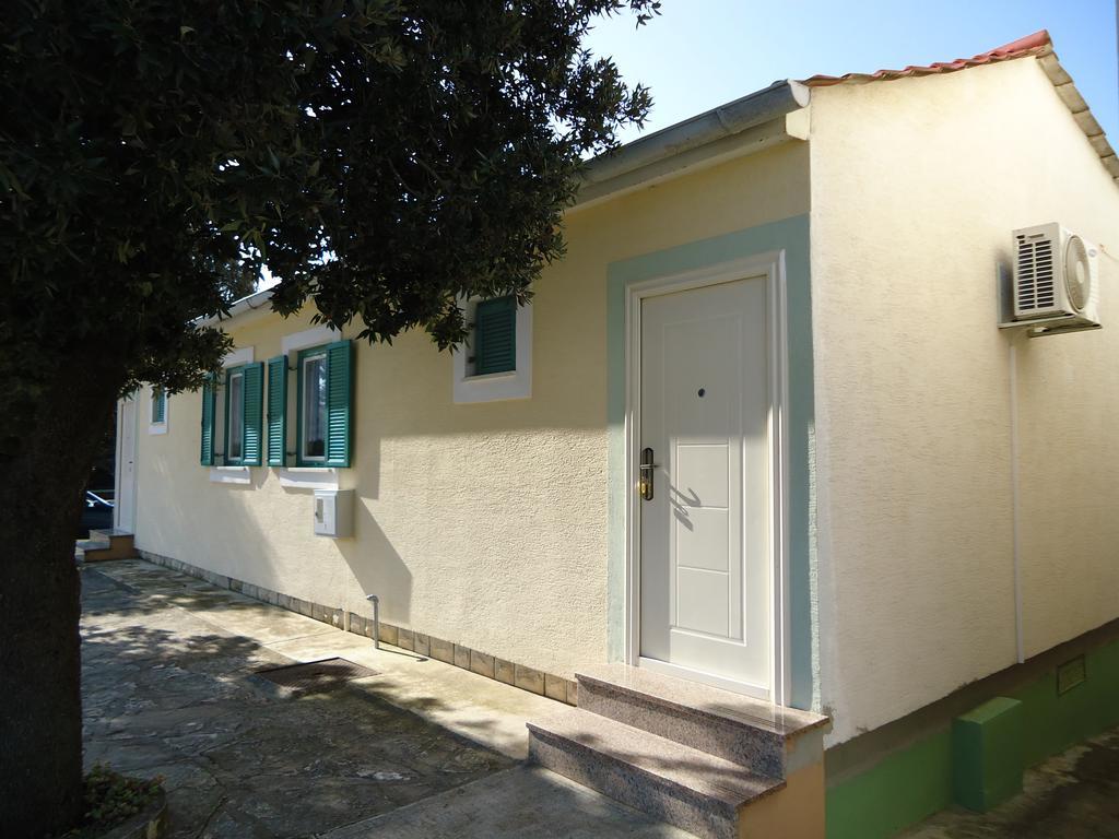 Apartments Antonija Punta Skala Next To Falkensteiner Resort Petrčane Exterior foto